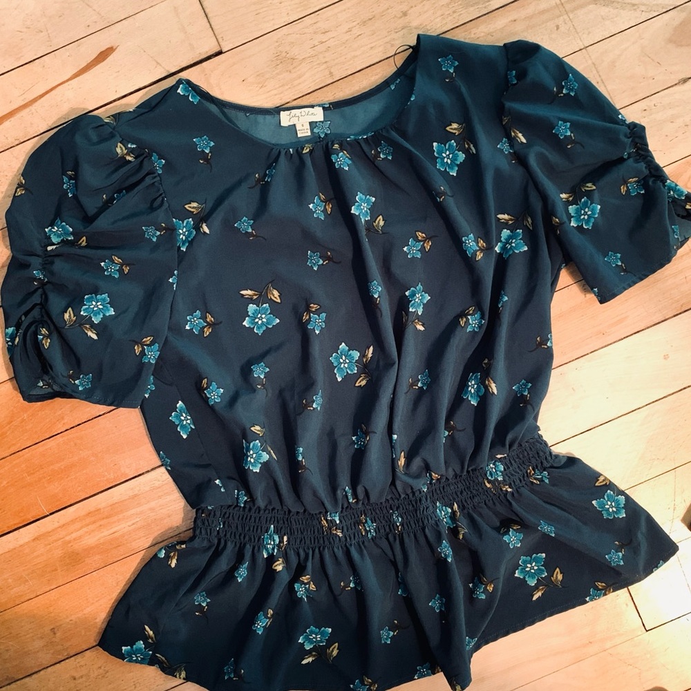 Francesca‘s top